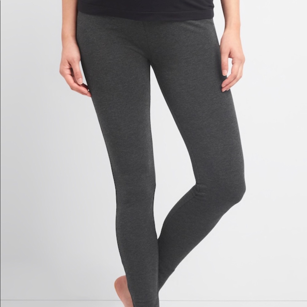 7 pairs of Gap maternity leggings